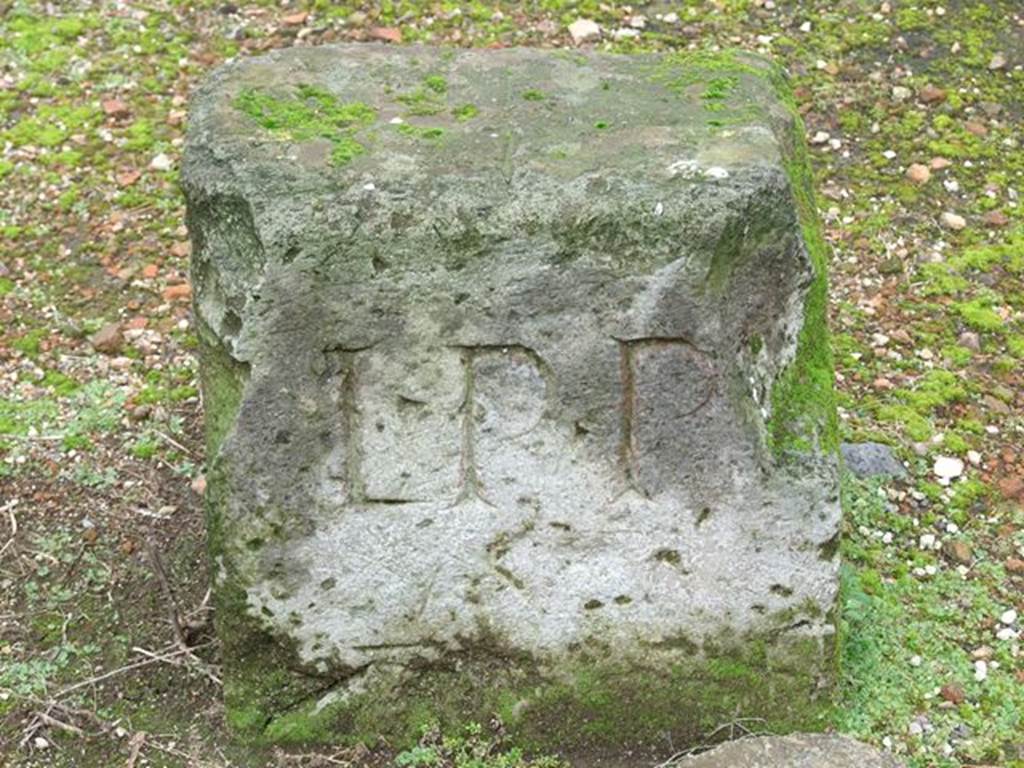 VII.16.a Pompeii.  December 2006. Marker stone on courtyard C, inscribed with LPP.