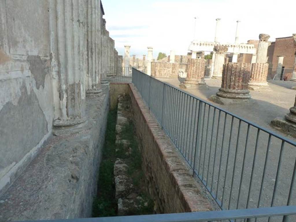 VIII.1.2 Pompeii. September 2015. Basilica, looking east along north wall. 

