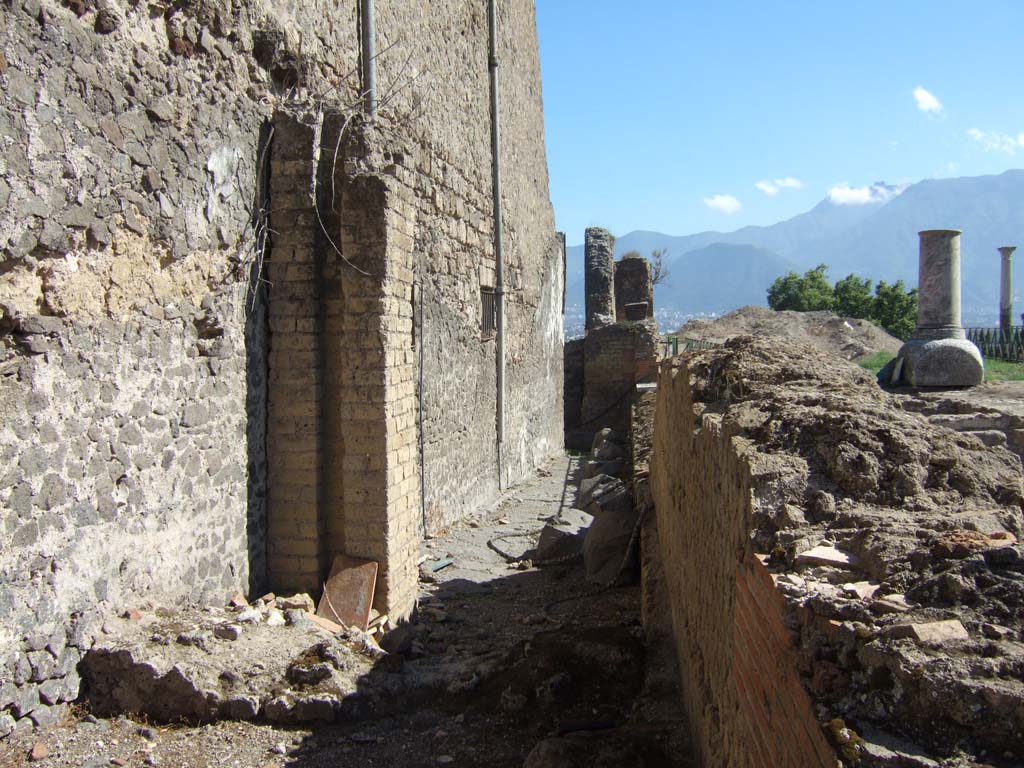 VIII.1.3 Pompeii. December 2005. Road between Temple of Venus and Basilica. 
