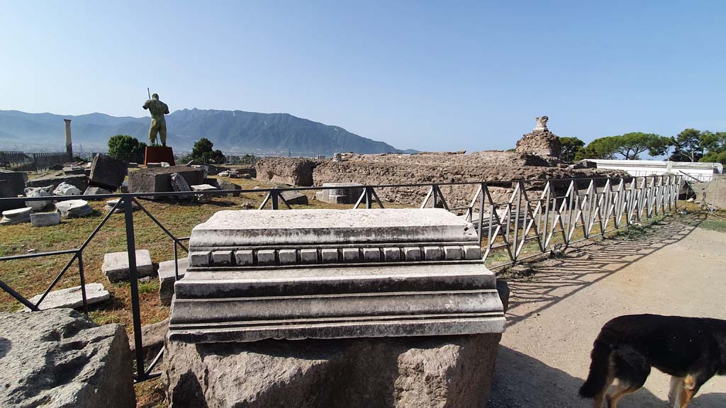 VIII.1.3 Pompeii. August 2021. Decorative marble block.
Foto Annette Haug, ERC Grant 681269 DÉCOR.

