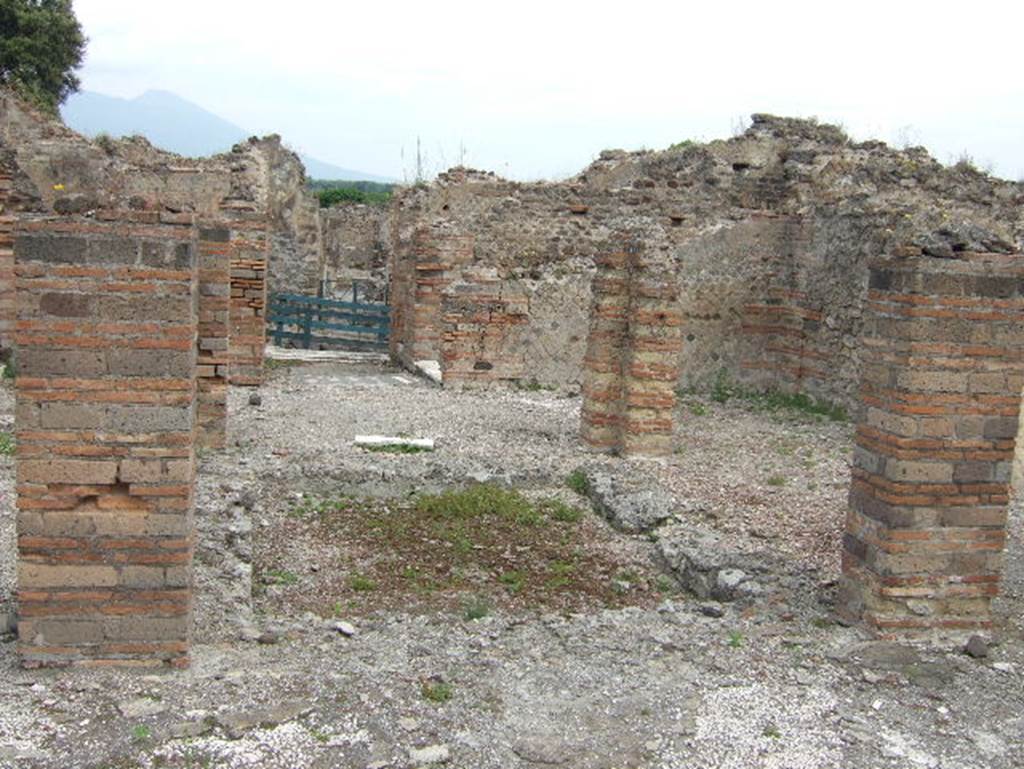 VIII.2.29 Pompeii. September 2005. Looking north across remains of impluvium in atrium towards entrance doorway.