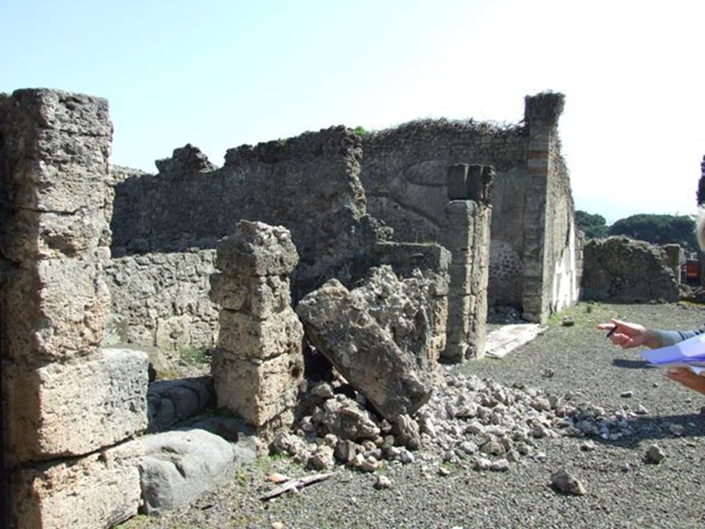 VIII.4.15 Pompeii.  March 2009.   Looking south along  east portico.