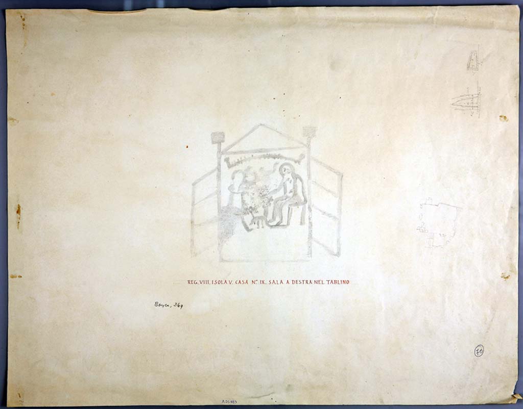 VIII.5.9 Pompeii. Room 5, anonymous drawing of painting seen on the west wall.
According to Bragantini in PPM, 
in the small room (g) was found the lararium painting with figures sitting within an aedicula of which we can get a vague idea thanks to this anonymous reproduction, of the painting, that although not signed could certainly be attributed to Geremia Discanno.
See Carratelli, G. P., 1990-2003. Pompei: Pitture e Mosaici: Vol. VIII.. Roma: Istituto della enciclopedia italiana, (p.571)
Now in Naples Archaeological Museum. Inventory number ADS 885.
Photo  ICCD. http://www.catalogo.beniculturali.it
Utilizzabili alle condizioni della licenza Attribuzione - Non commerciale - Condividi allo stesso modo 2.5 Italia (CC BY-NC-SA 2.5 IT)
