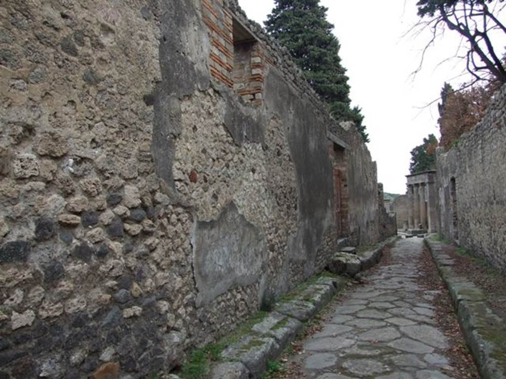 VIII.5.37 Pompeii. December 2007.   Vico della Parete Rossa looking east.  