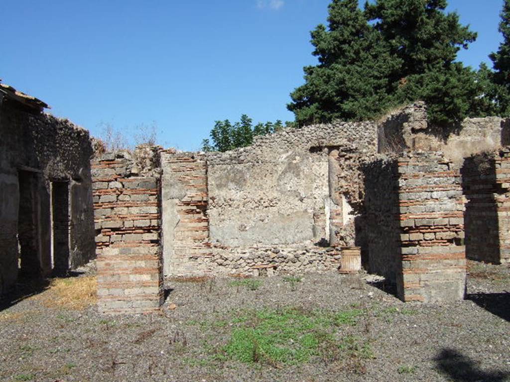 VIII.5.37 Pompeii.  September 2005.  Room 10. Tablinum.