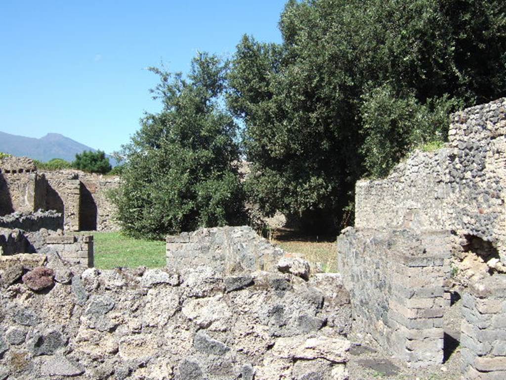 VIII.6.4 Pompeii. September 2005. Looking north across triclinium and corridor, to site of peristyle/garden.
See Rivista di Studi Pompeiani, XV, 2004, for a “Scavi stratigrafici” (p.39-40).
This seems to refer to an excavation near the east wall of the garden area, and also into the neighbouring garden area of VIII.6.6.
However, please note, they show this house as VIII.6.3, and the garden area to the east as VIII.6.5 (our number is VIII.6.6).
