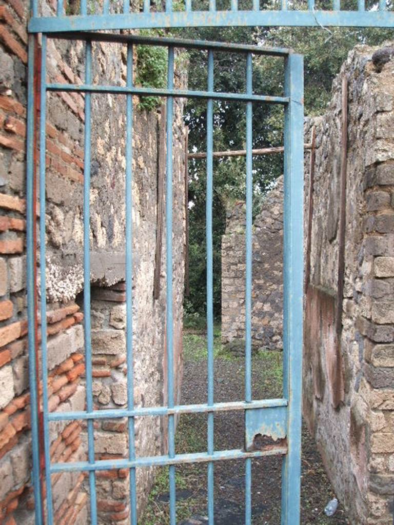 VIII.6.5 Pompeii. December 2004. Looking north along entrance corridor, with doorway to small room, on left.

