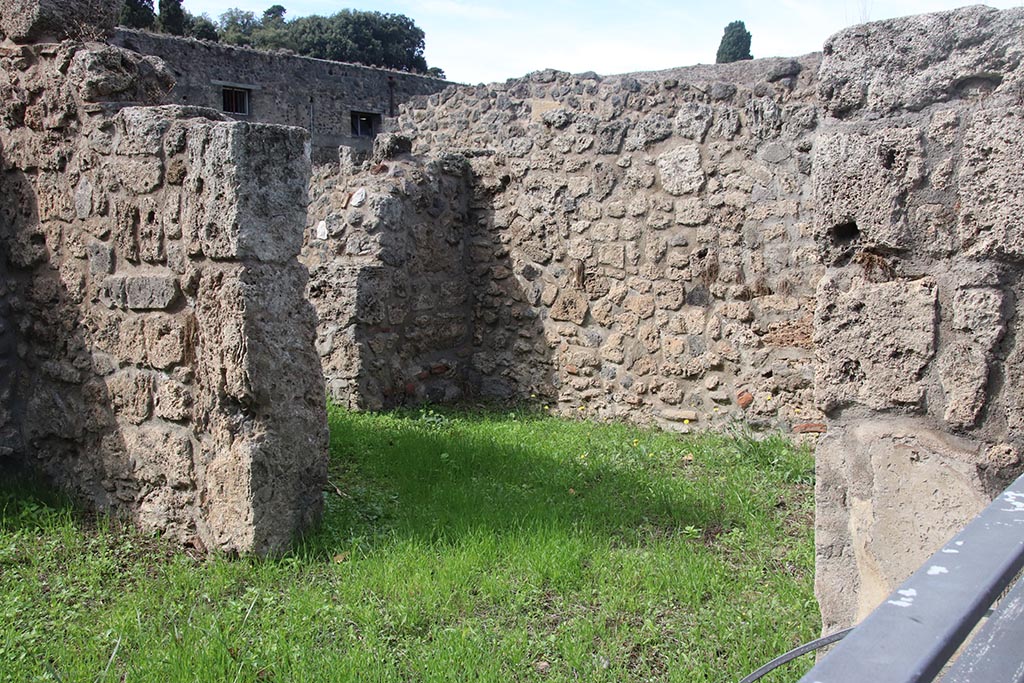 VIII.7.5 Pompeii. October 2024. Doorway to room on north side of front workshop room. Photo courtesy of Klaus Heese.