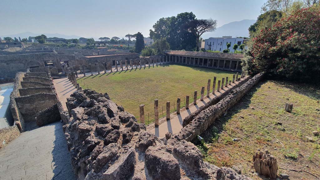 VIII.7.16 Pompeii.  September 2006. Looking north towards north west corner and staircase to Triangular Forum.
