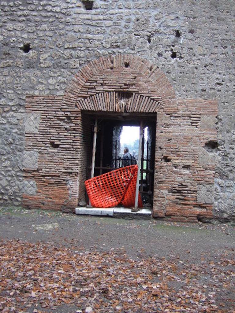 VIII.7.21 Pompeii. December 2005. Entrance from Triangular Forum.