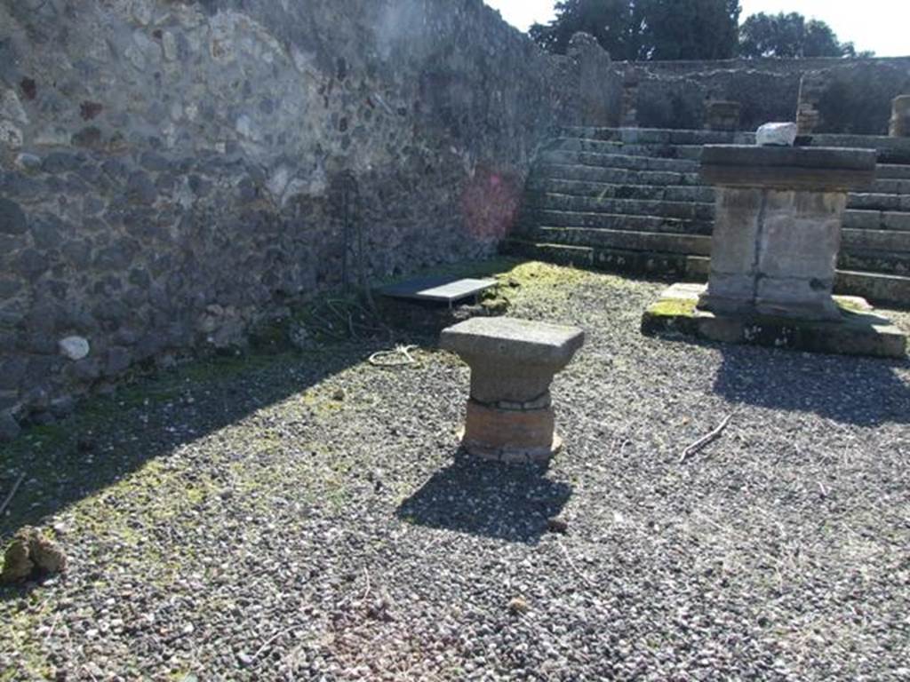 VIII.7.25 Pompeii.  March 2009.  Looking south west across courtyard.