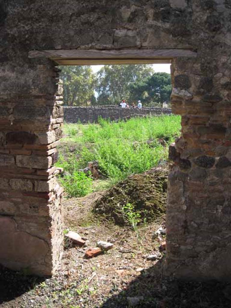 VIII.7.26 Pompeii. September 2010. Doorway in south wall of fourth room, looking south across garden area. Photo courtesy of Drew Baker.
