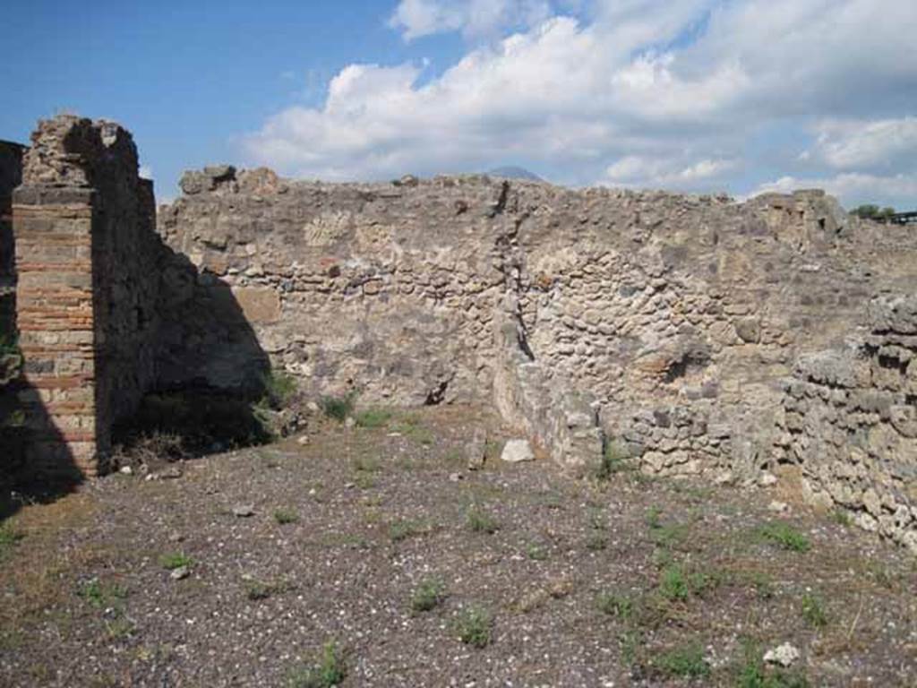 VIII.7.26 Pompeii. September 2010. Tablinum on north side of atrium. Photo courtesy of Drew Baker.
