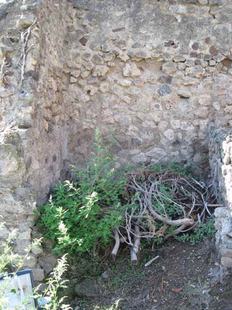 VIII.7.26 Pompeii. September 2010. Second small room or cupboard, at west end of northern portico. Photo courtesy of Drew Baker.
