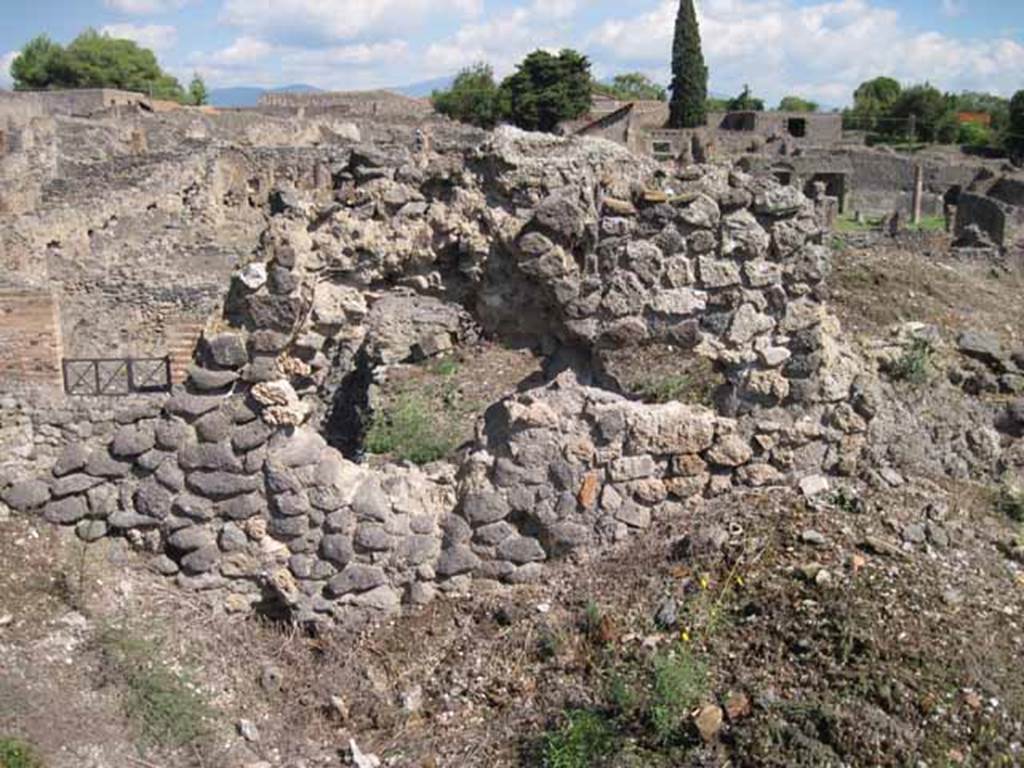 VIII.7.26 Pompeii. September 2010. East wall of garden area looking east onto VIII.7.24 and Via Stabiana. Photo courtesy of Drew Baker.
