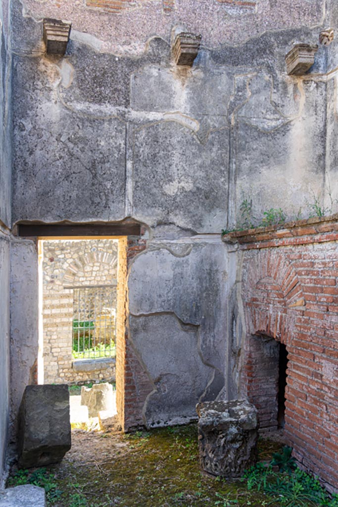 VIII.7.28 Pompeii. October 2023. South wall of cella. Photo courtesy of Johannes Eber.