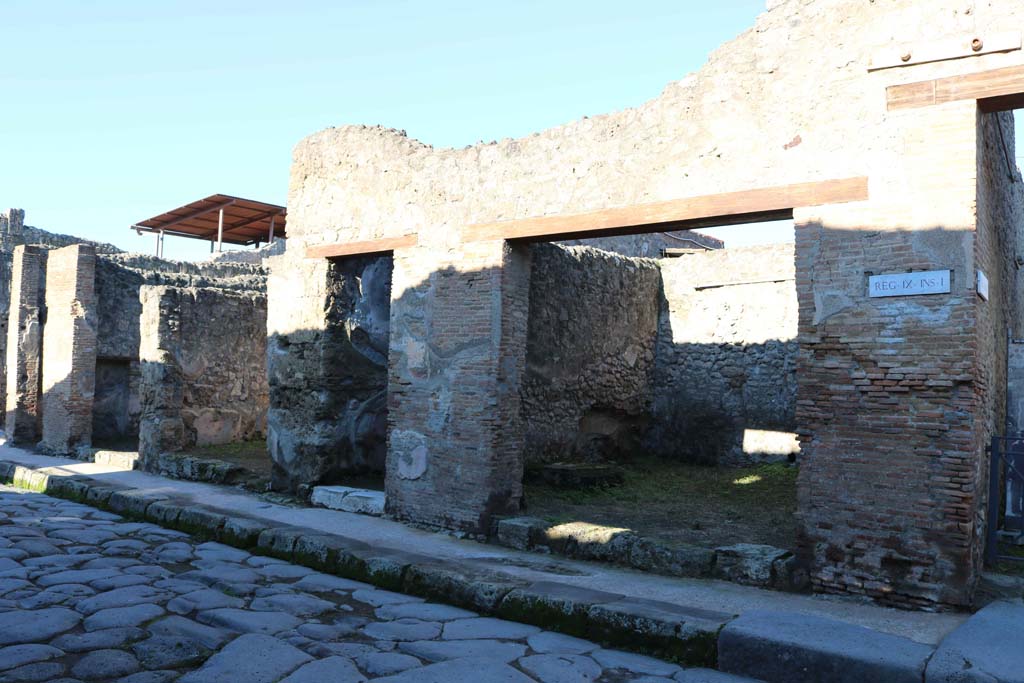 IX.1.27 Pompeii, on right. December 2018. 
Looking towards entrance on north side of Via dellAbbondanza. Photo courtesy of Aude Durand.
