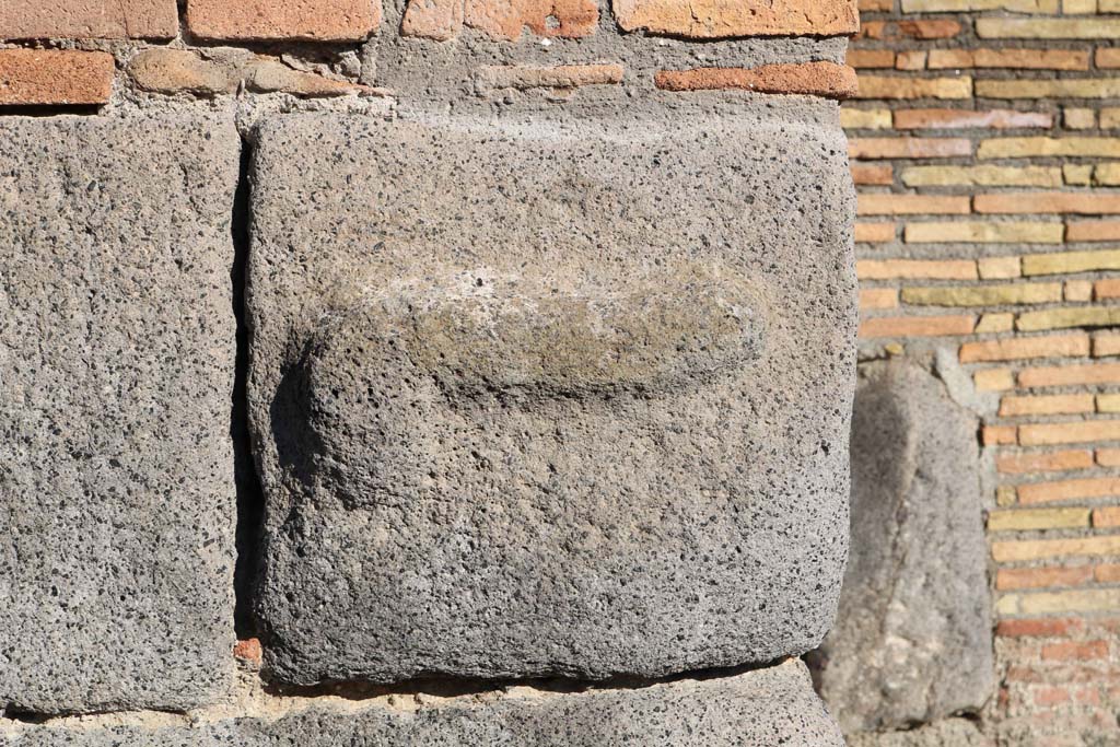 IX.2.1 Pompeii. December 2018 Detail of phallus carved out of lava stone, on arcade pilaster. Photo courtesy of Aude Durand.