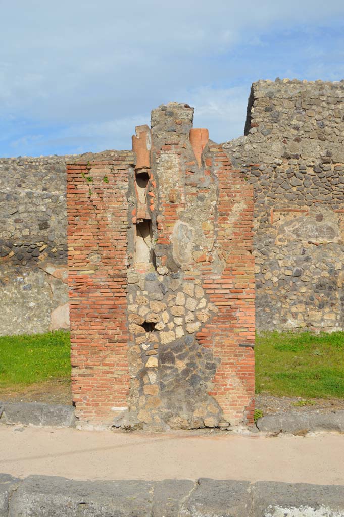IX.2.3 Pompeii, on right. March 2018. 
Looking east to pilaster with downpipes between IX.2.2, on left, and IX.2.3, on right. 
Foto Taylor Lauritsen, ERC Grant 681269 DCOR.
