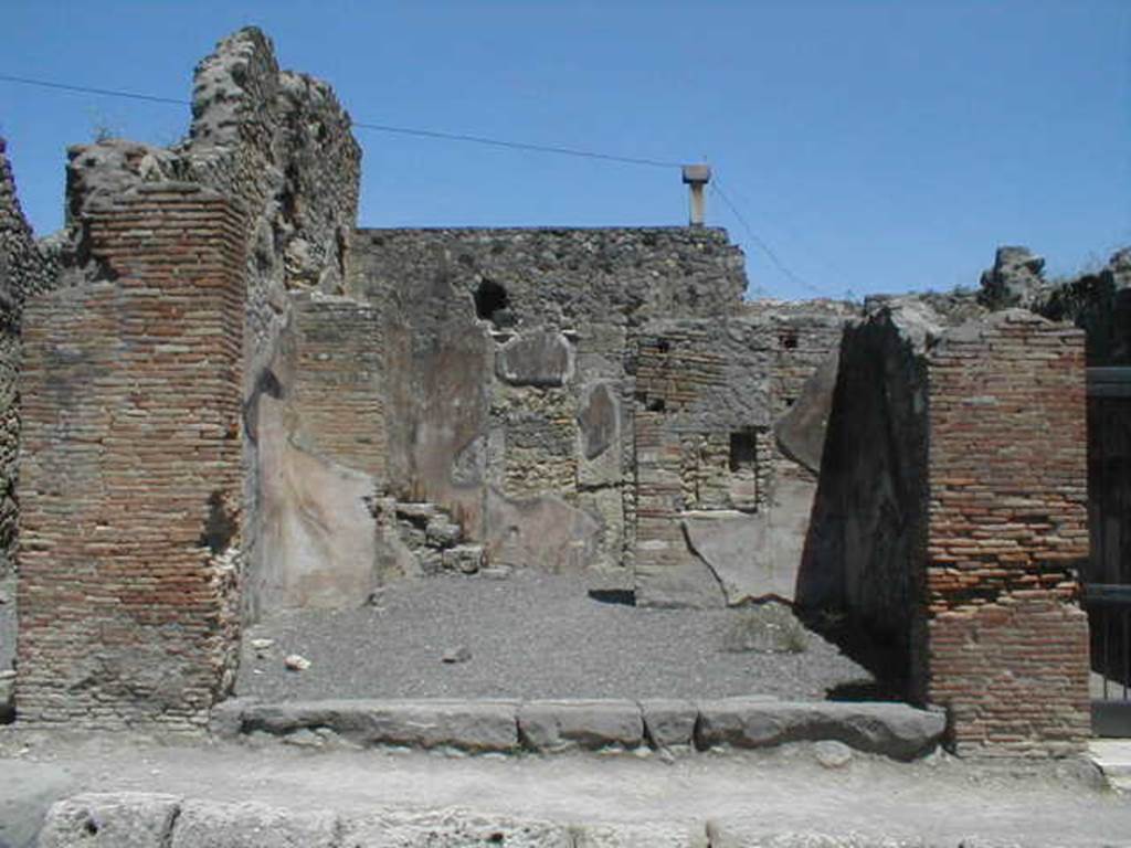 IX.2.9 Pompeii. May 2005. Entrance, looking east on Via Stabiana.

In March 1848, found painted in red on the pilaster on the right, between IX.2.9 and IX.2.10, were
C(aium)  Calventium
II v(irum)  i(ure)  d(icundo)  Chlorus  rog(at)    [CIL IV 921]

Cn(aeum)  Helvium  Sabinum
[]  o(ro)  v(os)  f(aciatis)    [CIL IV 922]

See Pagano, M. and Prisciandaro, R., 2006. Studio sulle provenienze degli oggetti rinvenuti negli scavi borbonici del regno di Napoli.  Naples : Nicola Longobardi.  (p.164)
