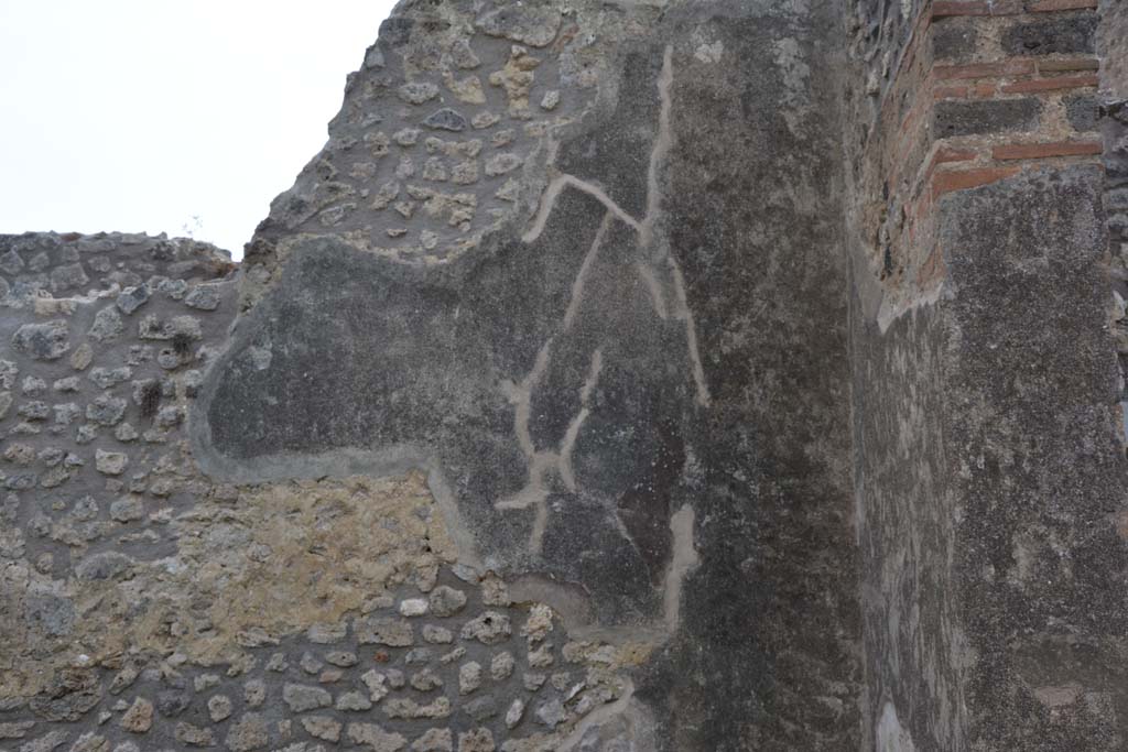 IX.5.2 Pompeii. May 2017. Room v, detail from west wall at north end.
Foto Christian Beck, ERC Grant 681269 DCOR.
