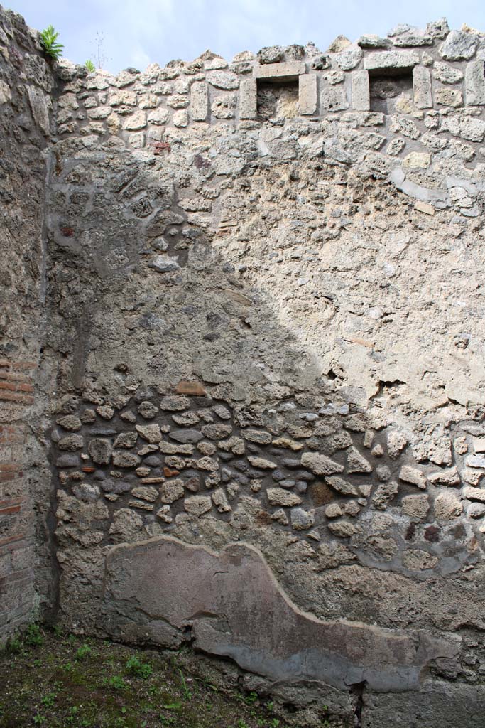IX.5.4 Pompeii. March 2019. Room c, west wall in south-west corner.
Foto Christian Beck, ERC Grant 681269 DCOR.


