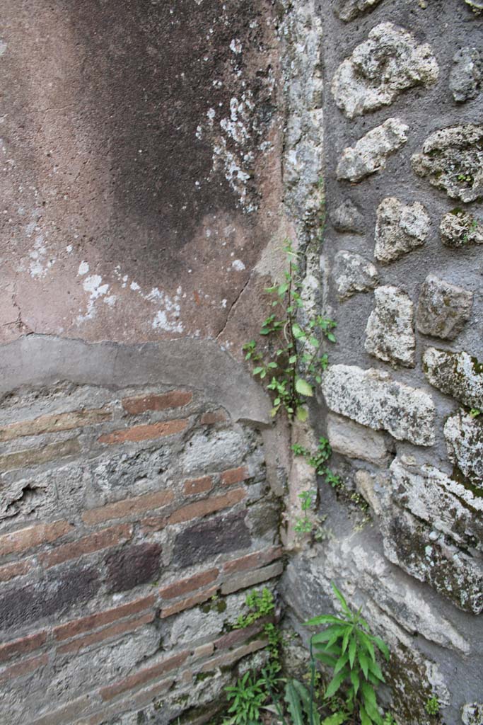IX.5.4 Pompeii. March 2019. Room d, lower north-east corner.
Foto Christian Beck, ERC Grant 681269 DCOR.


