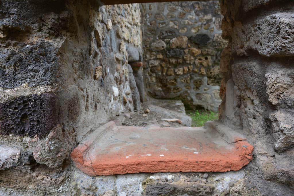 IX.5.4 Pompeii. March 2017. Room d, looking south through recess into room f and oven. 
Foto Christian Beck, ERC Grant 681269 DCOR.
