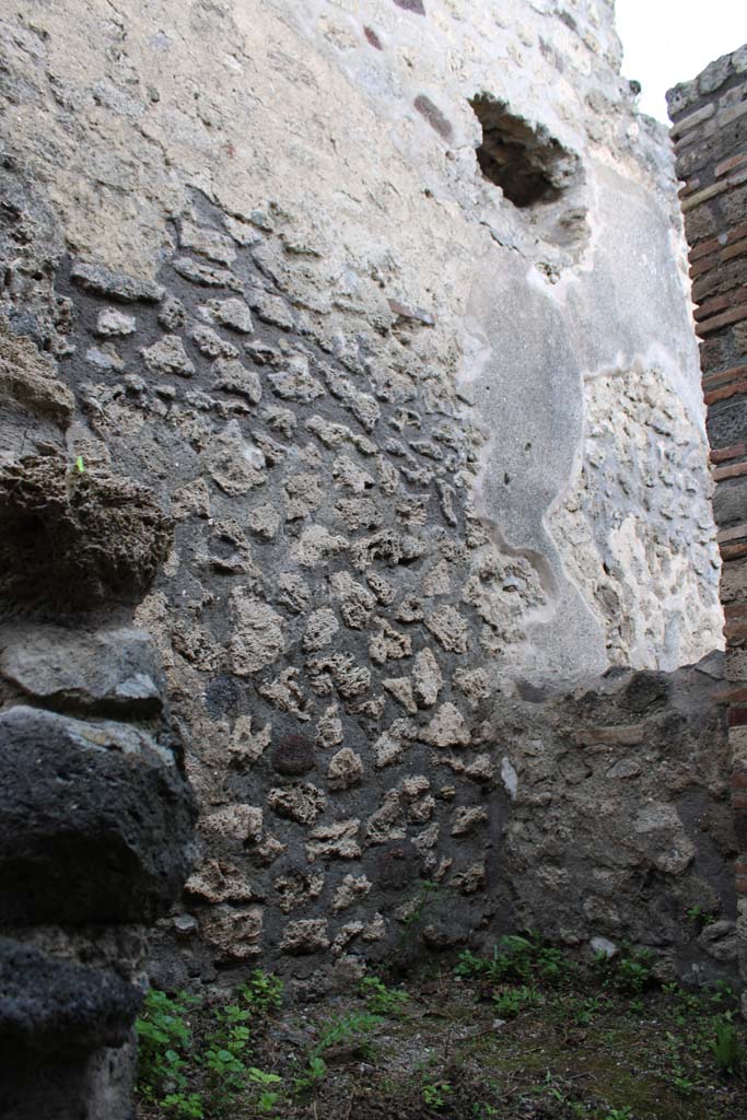 IX.5.4 Pompeii. March 2019. Room e, upper west wall in north-west corner.
Foto Christian Beck, ERC Grant 681269 DCOR.
