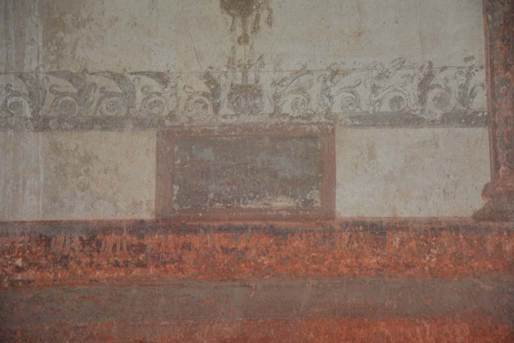 IX.5.6 Pompeii. May 2017. Room i, detail of upper painted panel at north end of east wall.    
Foto Christian Beck, ERC Grant 681269 DCOR.

