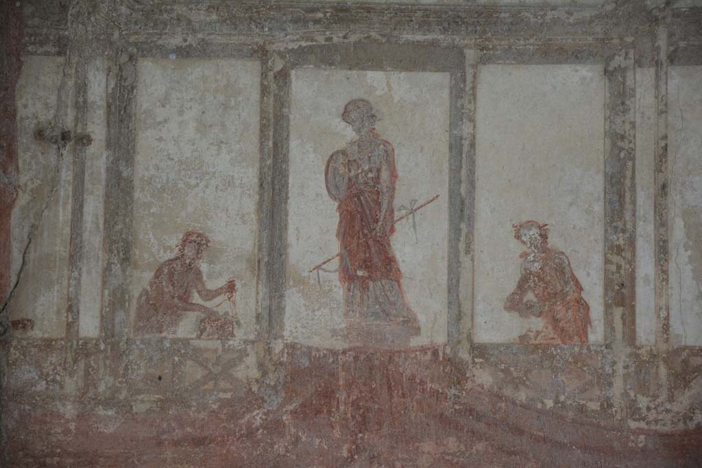 IX.5.6 Pompeii. May 2017. Room i, upper centre of west wall, painted figures.
Foto Christian Beck, ERC Grant 681269 DCOR.
