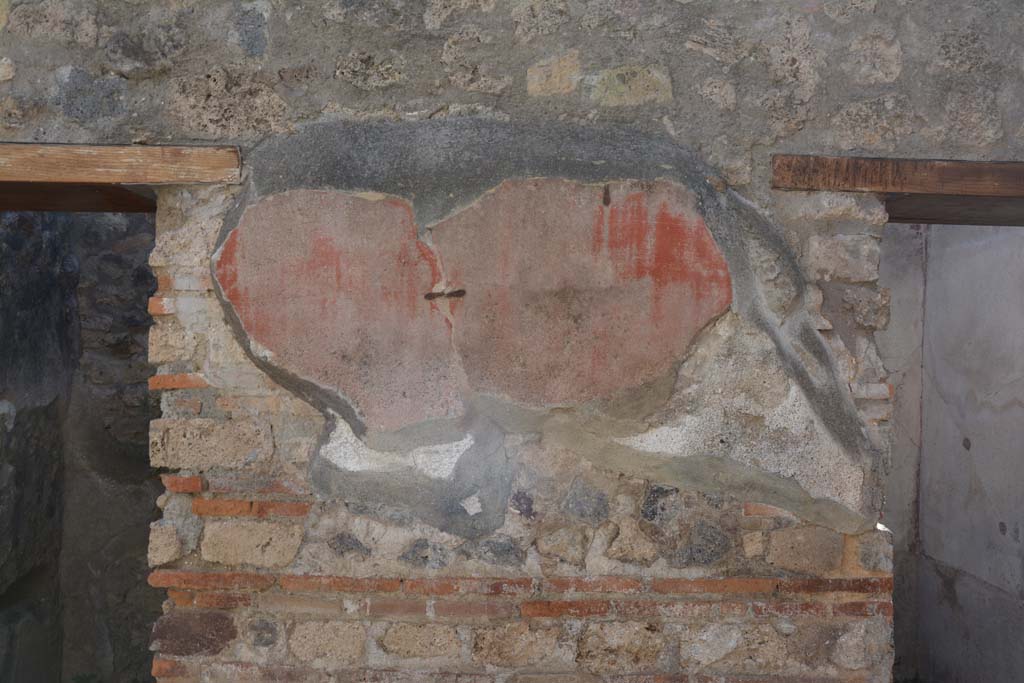 IX.5.6 Pompeii. May 2017. Room n, west side, detail of remaining plaster between rooms t and r. 
Foto Christian Beck, ERC Grant 681269 DCOR.
