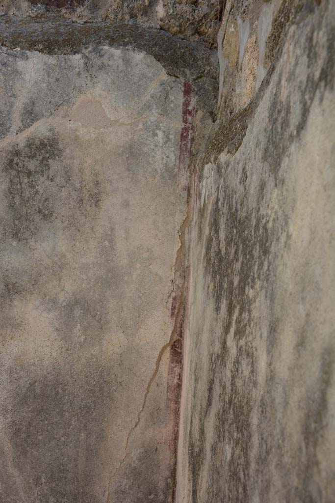 IX.5.6 Pompeii. May 2017. Room r, detail from south-east corner.
Foto Christian Beck, ERC Grant 681269 DCOR.
