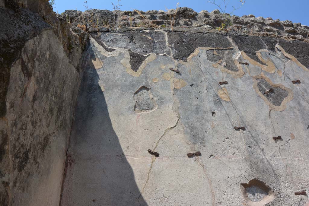 IX.5.6 Pompeii. May 2017. Room r, upper west wall in south-west corner.
Foto Christian Beck, ERC Grant 681269 DCOR.
