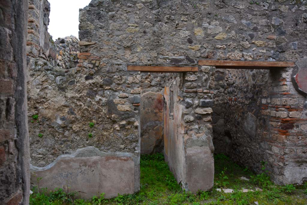 IX.5.6 Pompeii. March 2017. Doorways to room s, in centre, and room t, on right, looking west across room n.
Foto Christian Beck, ERC Grant 681269 DCOR.
