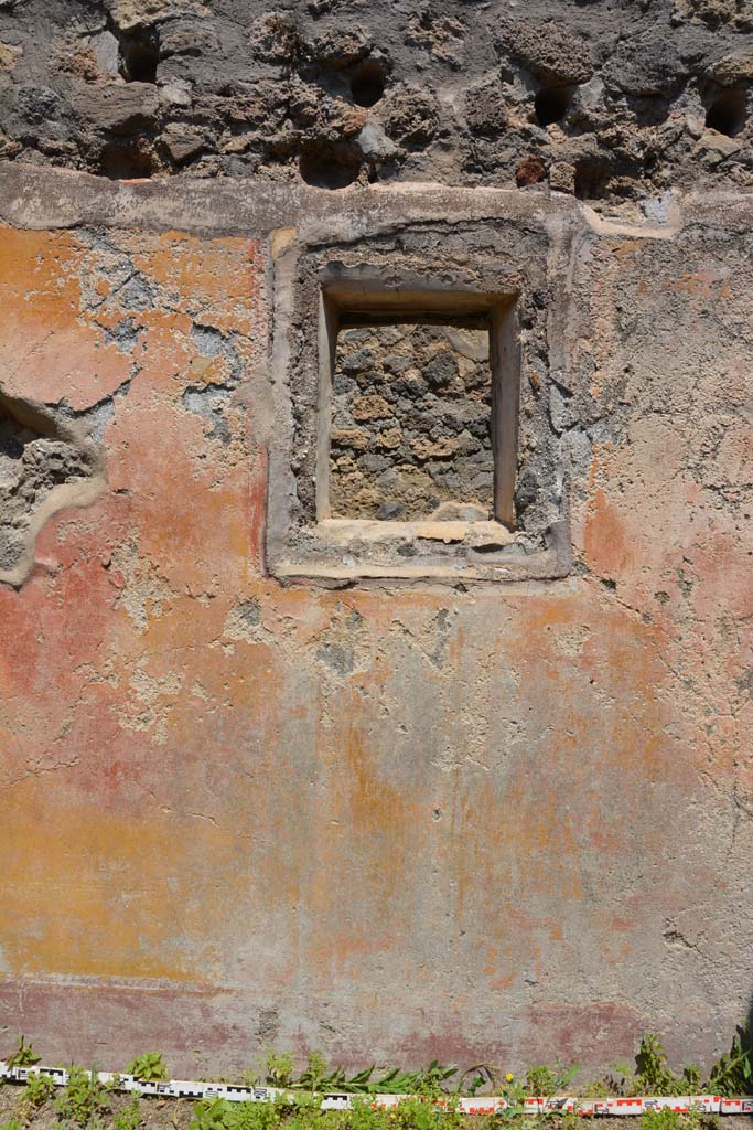 IX.5.6 Pompeii. May 2017. Room s, window in north wall.
Foto Christian Beck, ERC Grant 681269 DCOR.
