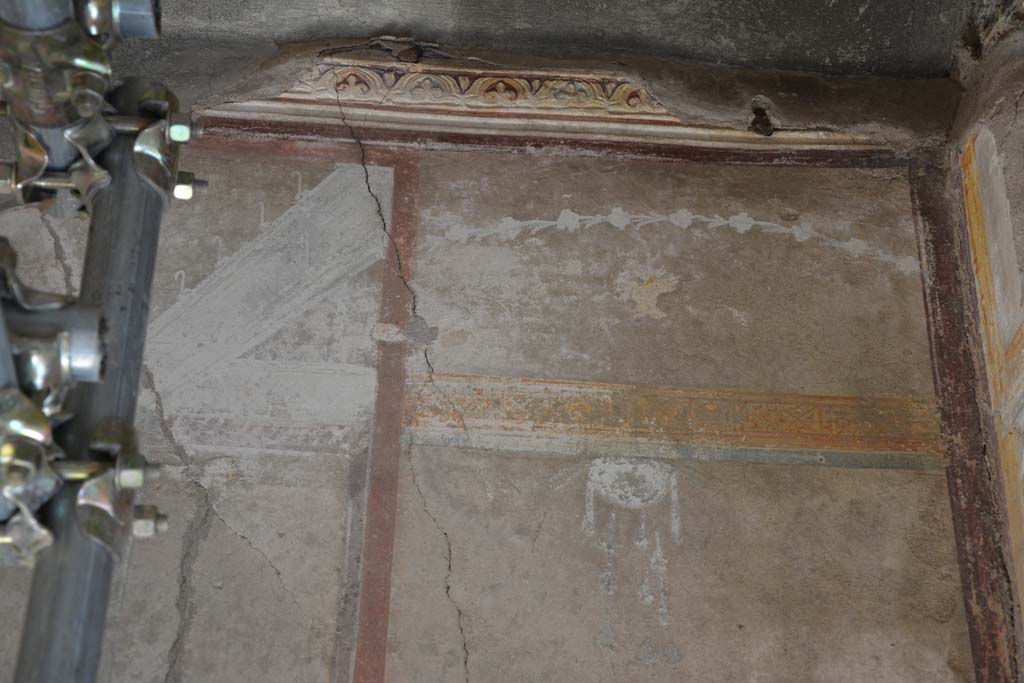 IX.5.6 Pompeii. May 2017. Room g, detail from upper south wall near south-west corner. 
Foto Christian Beck, ERC Grant 681269 DCOR.

