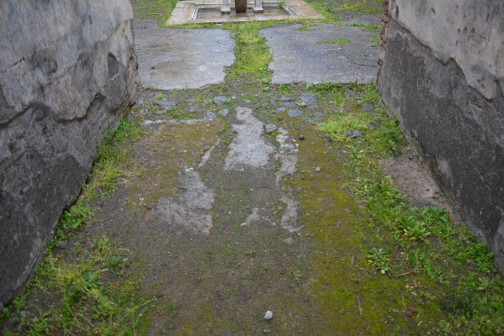 IX.5.11 Pompeii. March 2017. Entrance corridor/fauces, looking south to atrium with impluvium.
Foto Christian Beck, ERC Grant 681269 DÉCOR.
