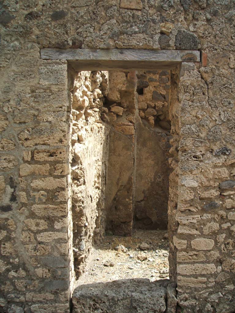 IX.6.1 Pompeii. May 2005. Entrance doorway, looking east.