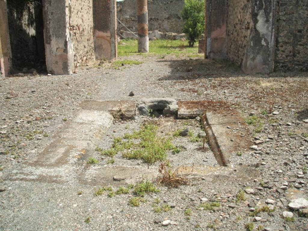 IX.6.5 Pompeii. May 2005. Window in north wall of room “b”, on north side of atrium.
According to Mau, this room had white walls and a square window overlooking the vicolo. 
In the lava threshold of the doorway were the recesses of two hinges and a bolt, in the left door-frame that of a cross beam to close the door.
See Mau in BdI, 1880, (p.227)

