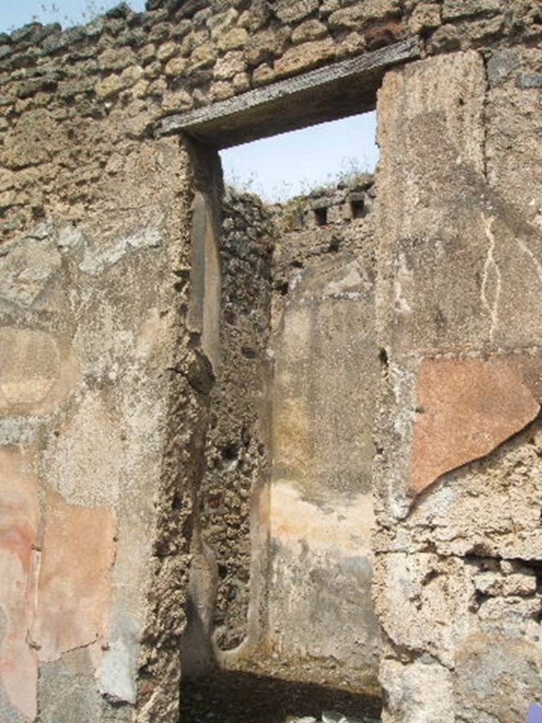 IX.6.5 Pompeii. May 2005. Small room “e” in north-west corner of peristyle. According to Mau, room “e” had a simple decoration of white walls divided into panels by red and black lines.
See Mau in BdI, 1880, (p.230)
