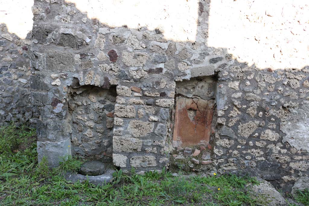IX.6.b Pompeii. December 2018. 
Looking towards east wall of middle room at rear of bar, according to Mau  the kitchen. Photo courtesy of Aude Durand.

