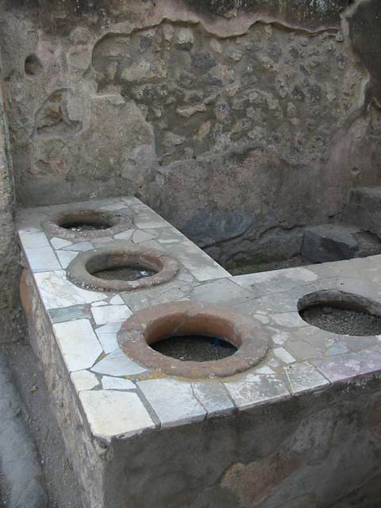 IX.7.13 Pompeii. May 2003. Looking north-west across counter. Photo courtesy of Nicolas Monteix.