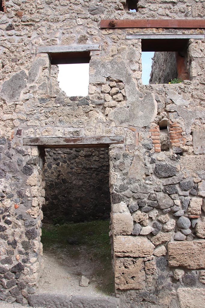 IX.7.15 Pompeii. October 2024. 
Entrance doorway with windows above. Photo courtesy of Klaus Heese.
