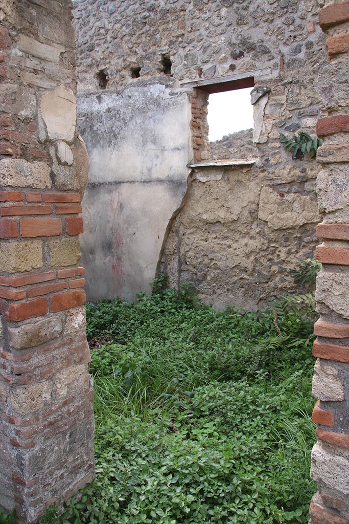 IX.7.16 Pompeii. October 2024. 
Looking through doorway into room “b”, on west side of atrium. Photo courtesy of Klaus Heese.
