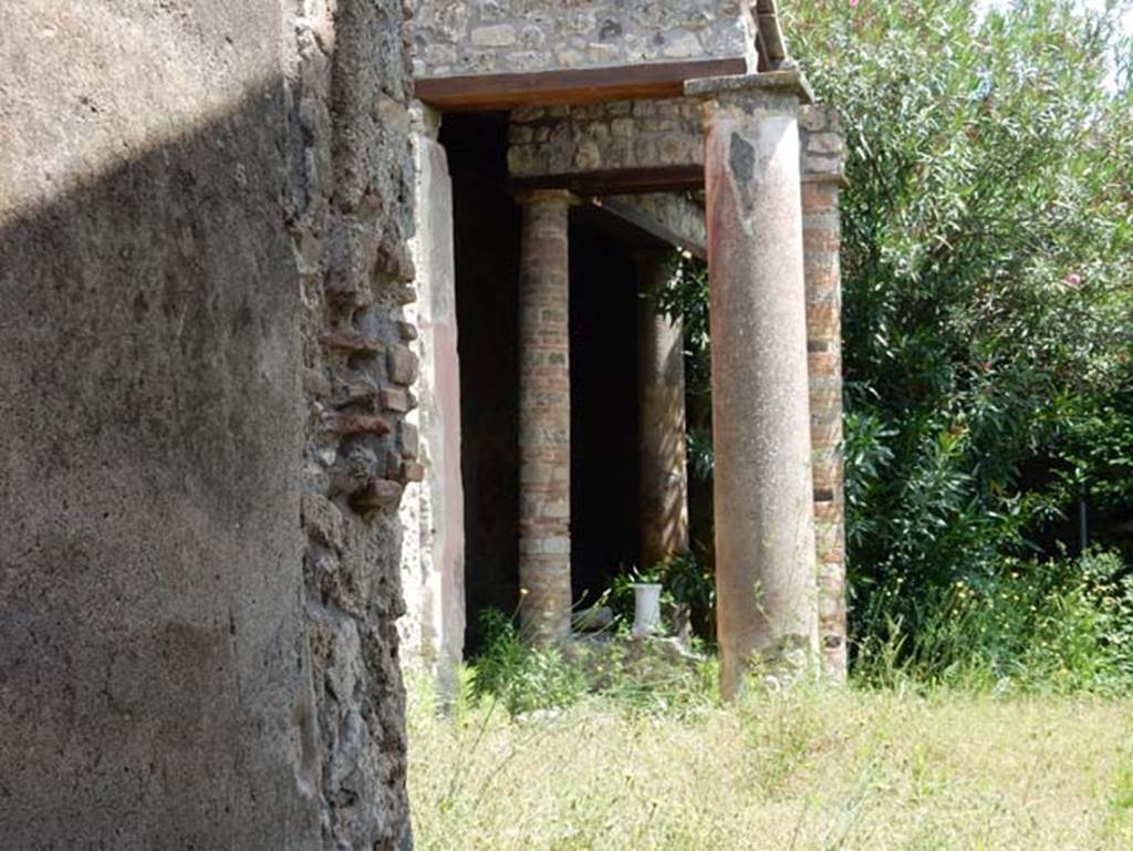 IX.7.20 Pompeii, May 2018. Looking east across atrium towards north portico, from entrance doorway. Photo courtesy of Buzz Ferebee.
