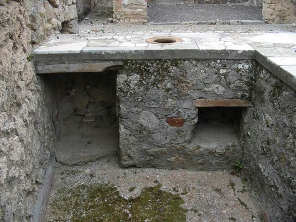 IX.7.24 Pompeii. May 2003. Looking north to recesses at rear of counter. Photo courtesy of Nicolas Monteix.