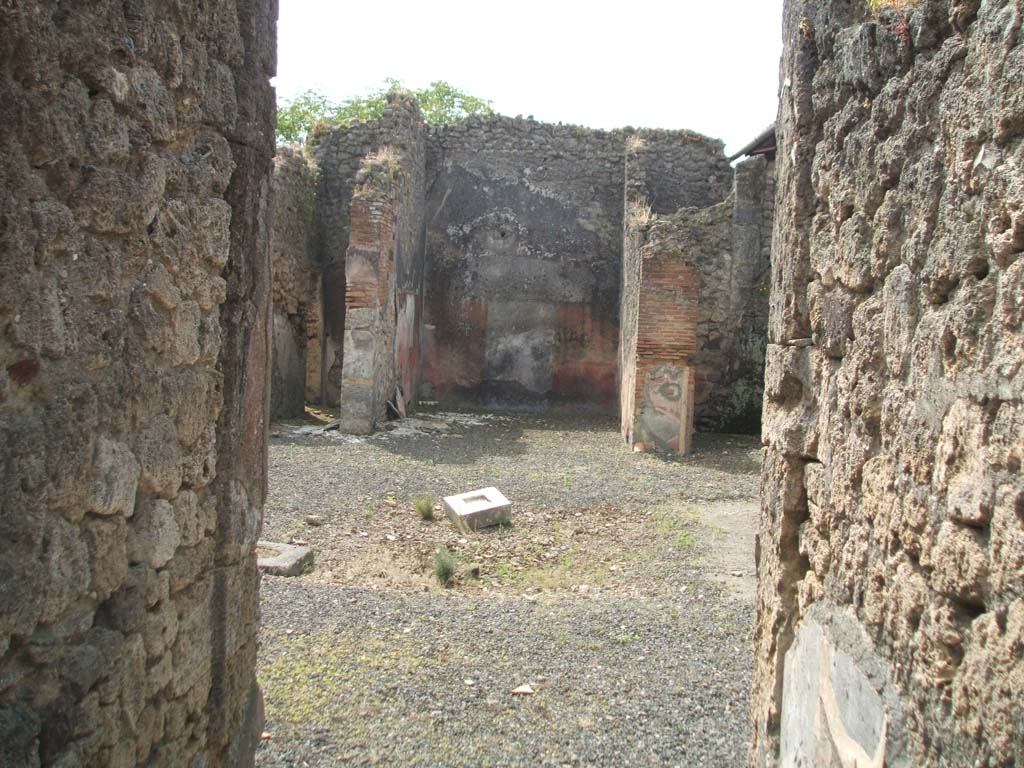 IX.7.25 Pompeii. May 2005. Looking south from fauces or entrance corridor “1”, across atrium “2” to tablinum, room “o”.
According to Della Corte, this spacious atrium, deprived of an upper floor, was adapted to the use of a hospitium and caupona.
The thermopolium, with the customary bench, was at number 24.
Here, the atrium, the kitchen, the two triclinia (installed in the tablinum and the ala), and various dormitories were destined for the use of a hotel.
Found in the atrium, was a graffito of a long list of foodstuffs, supplied to someone not known, but supplied on eight consecutive days.
This mentioned bread, wine, cheese, wine, oil, leeks, onions, beans, etc.  [CIL IV 5380]
See Della Corte, M., 1965.  Case ed Abitanti di Pompei. Napoli: Fausto Fiorentino. (p.197)

According to Cooley, the list seemed to record food, either sold or bought.
See Cooley, A. and M.G.L., 2004. Pompeii: A Sourcebook. London: Routledge. (p.163)

According to Epigraphik-Datenbank Clauss/Slaby (See www.manfredclauss.de), the graffito read as -

VIII Idus casium I 
pane(m) VIII 
oleum III 
vinum III 
VII Idus 
pane(m) VIII 
oleum V 
cepas V /
pultarium I 
pane(m) puero II 
vinum II 
VI Idus pane(m) VIII 
puero pane(m) IV 
halica III 
V Idus 
vinum domatori |(denarius) 
pane(m) VIII vinum II casium II 
IV Idus 
Hxeres |(denarius) pane(m) II 
femininum VIII 
tri<t=D>icum |(denarius) I 
bubella(m) I palmas I 
thus I casium II 
botellum I 
casium molle(m) IV 
oleum VII 
Servato 
montana |(denarius) I 
oleum |(denarius) I VIIII 
pane(m) IV casium IV 
porrum I 
pro patella I 
sittule(m) VIIII 
inltynium I 
III Idus pane(m) II 
pane(m) puero II 
pri(die) Idus 
puero pane(m) II 
pane(m) cibar(em) II 
oleum V 
halica(m) III 
domato[ri] pisciculum II       [CIL IV 5380]

