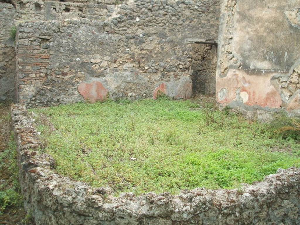 IX.9.13 Pompeii.  May 2005.  Room 6, Garden. Looking north west