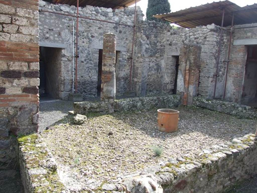 IX.9.c Pompeii.  March 2009.  Looking south west across Peristyle.